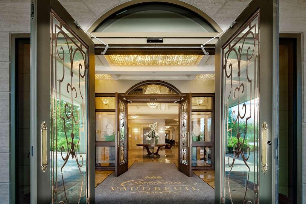 Chateau Vaudreuil Exteriör bild Entrance to the hotel